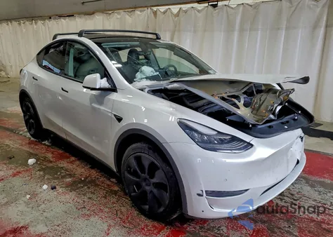 2020 Tesla Model Y z USA, uszkodzony, nr VIN 5YJYGDEE2LF044419